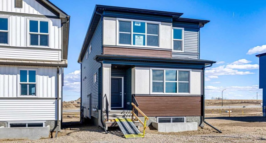70 Lucas Heath, Calgary, Alberta T3P 2Y2, 3 Bedroom Bedrooms, 0 ,3 BathroomBathrooms,Residential,For Sale,Lucas,0,A2303561