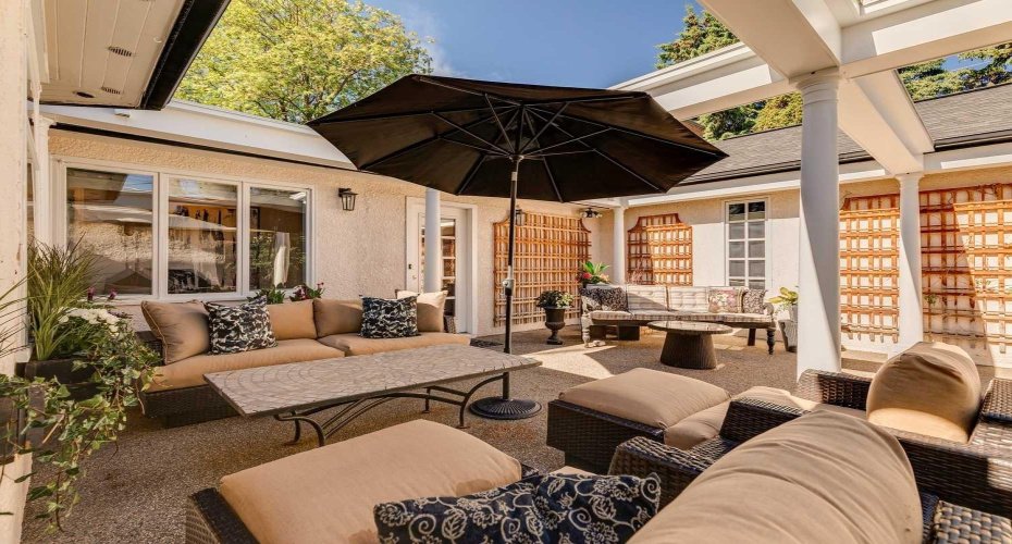 Incredibly private Courtyard for simply relaxing or entertaining.
