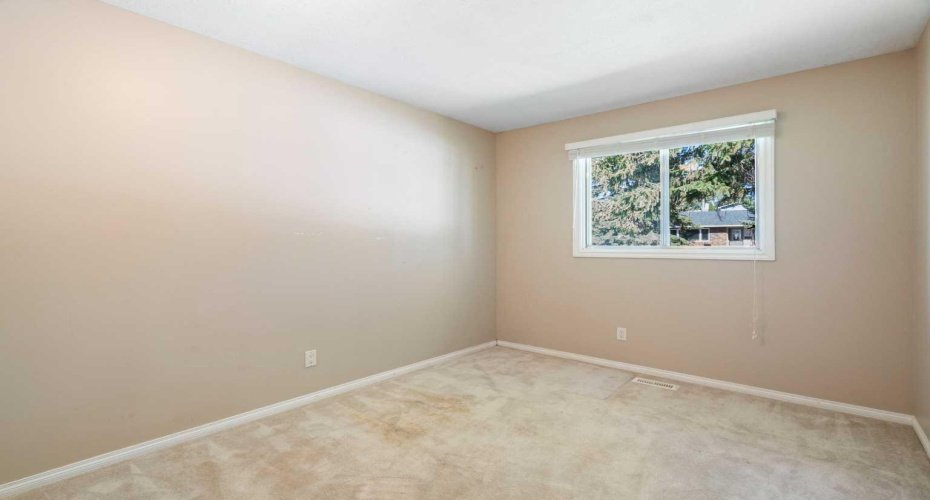 427 Queensland Road, Calgary, Alberta T2J 3S5, 3 Bedroom Bedrooms, 0 ,2 BathroomBathrooms,Residential,For Sale,Queensland,0,A2321841