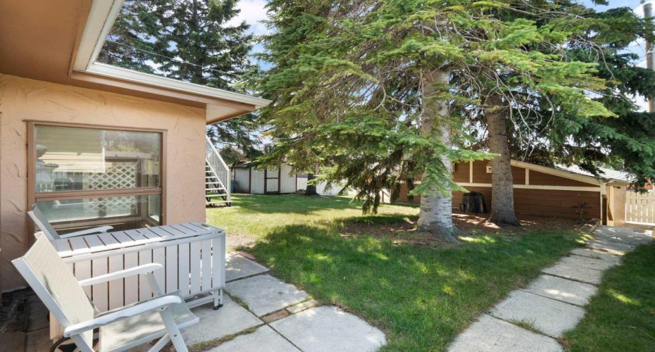 427 Queensland Road, Calgary, Alberta T2J 3S5, 3 Bedroom Bedrooms, 0 ,2 BathroomBathrooms,Residential,For Sale,Queensland,0,A2321841