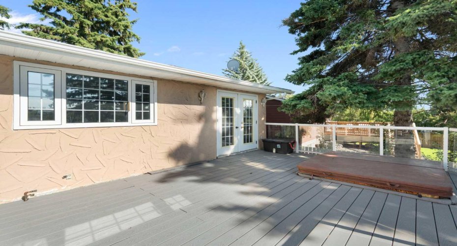 427 Queensland Road, Calgary, Alberta T2J 3S5, 3 Bedroom Bedrooms, 0 ,2 BathroomBathrooms,Residential,For Sale,Queensland,0,A2321841