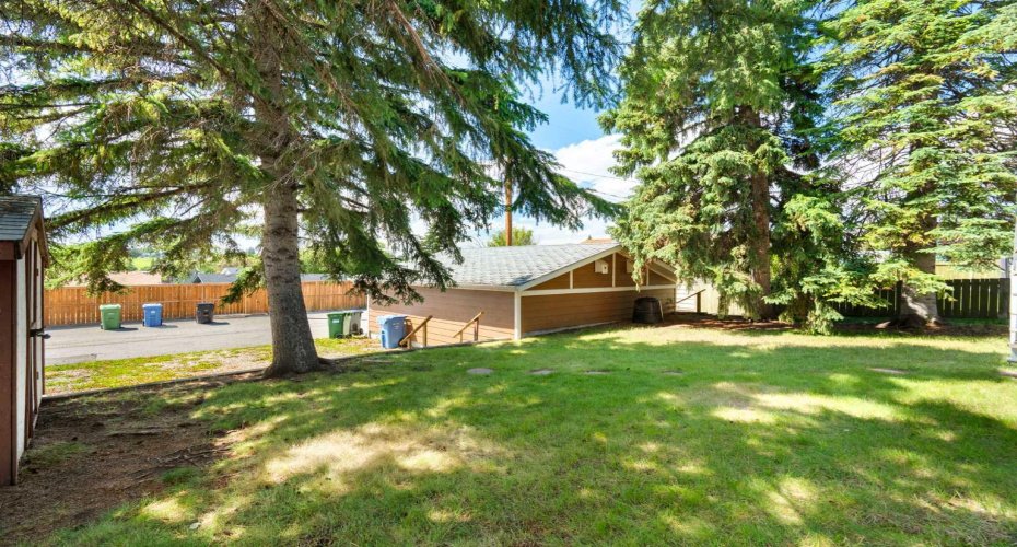 427 Queensland Road, Calgary, Alberta T2J 3S5, 3 Bedroom Bedrooms, 0 ,2 BathroomBathrooms,Residential,For Sale,Queensland,0,A2321841
