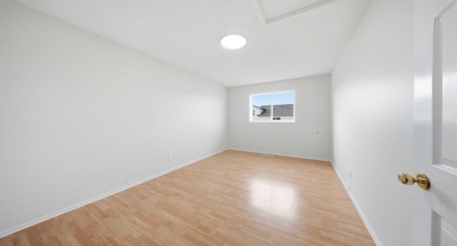 33 MARTIN CROSSING Green, Calgary, Alberta T3J 3P1, 4 Bedroom Bedrooms, 0 ,2 BathroomBathrooms,Residential,For Sale,MARTIN CROSSING,0,A2322585