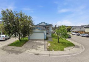 33 MARTIN CROSSING Green, Calgary, Alberta T3J 3P1, 4 Bedroom Bedrooms, 0 ,2 BathroomBathrooms,Residential,For Sale,MARTIN CROSSING,0,A2322585