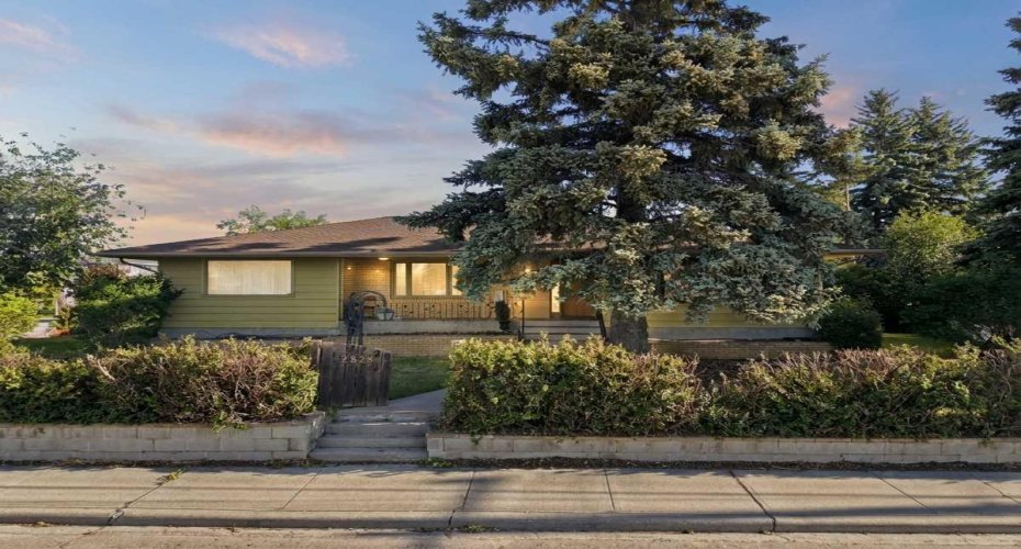 3720 Spruce Drive, Calgary, Alberta T3C 3A7, 3 Bedroom Bedrooms, 0 ,1 BathroomBathrooms,Residential,For Sale,Spruce,0,A2323310