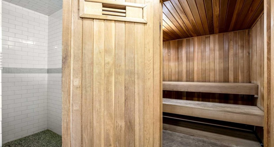 SAUNA & SHOWER