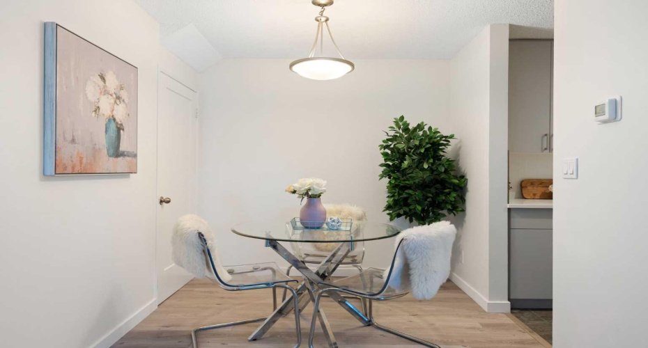 251 90 Avenue, Calgary, Alberta T2J 0A4, 2 Bedroom Bedrooms, 0 ,1 BathroomBathrooms,Residential,For Sale,90,0,A2323936