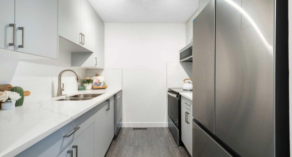 251 90 Avenue, Calgary, Alberta T2J 0A4, 2 Bedroom Bedrooms, 0 ,1 BathroomBathrooms,Residential,For Sale,90,0,A2323936