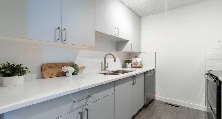 251 90 Avenue, Calgary, Alberta T2J 0A4, 2 Bedroom Bedrooms, 0 ,1 BathroomBathrooms,Residential,For Sale,90,0,A2323936
