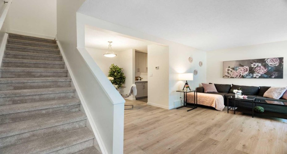 251 90 Avenue, Calgary, Alberta T2J 0A4, 2 Bedroom Bedrooms, 0 ,1 BathroomBathrooms,Residential,For Sale,90,0,A2323936