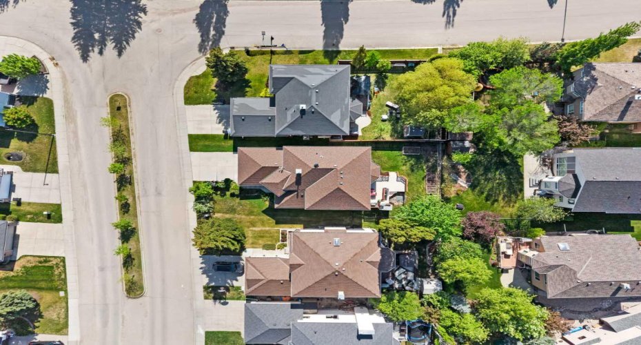 28 Mt Norquay Gate, Calgary, Alberta T2Z 2R3, 5 Bedroom Bedrooms, 0 ,4 BathroomBathrooms,Residential,For Sale,Mt Norquay,0,A2325356