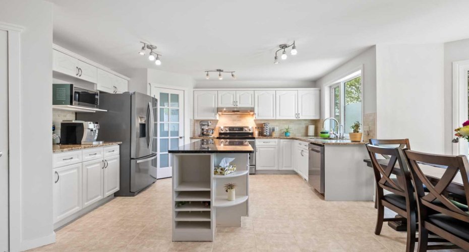 28 Mt Norquay Gate, Calgary, Alberta T2Z 2R3, 5 Bedroom Bedrooms, 0 ,4 BathroomBathrooms,Residential,For Sale,Mt Norquay,0,A2325356