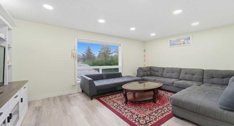 53 Falchurch Road, Calgary, Alberta T3J1G6, 4 Bedroom Bedrooms, 0 ,3 BathroomBathrooms,Residential,For Sale,Falchurch,0,A2325544