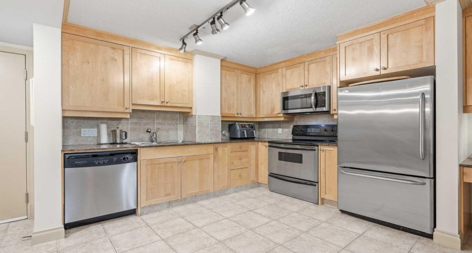 4554 Valiant Drive, Calgary, Alberta T3A2V5, 1 Bedroom Bedrooms, 0 ,1 BathroomBathrooms,Residential,For Sale,Valiant,0,A2325576
