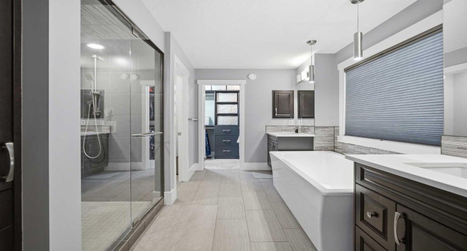201 Stonemere Bay, Chestermere, Alberta T1X 0S1, 4 Bedrooms Bedrooms, ,4 BathroomsBathrooms,Residential,For Sale,Stonemere,A2325739