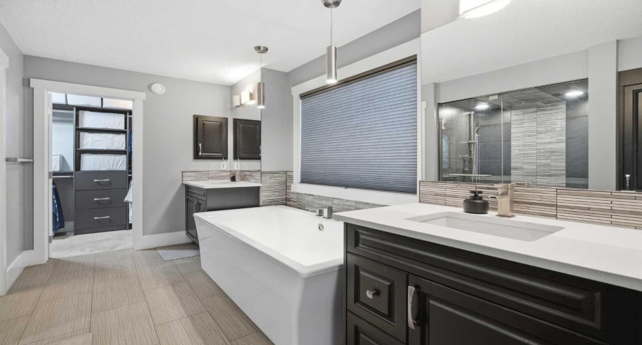 201 Stonemere Bay, Chestermere, Alberta T1X 0S1, 4 Bedrooms Bedrooms, ,4 BathroomsBathrooms,Residential,For Sale,Stonemere,A2325739