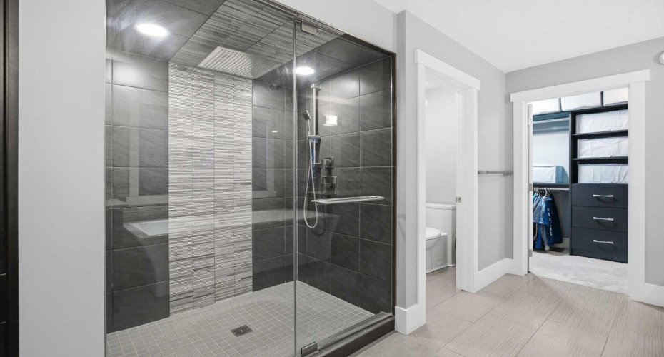 201 Stonemere Bay, Chestermere, Alberta T1X 0S1, 4 Bedrooms Bedrooms, ,4 BathroomsBathrooms,Residential,For Sale,Stonemere,A2325739