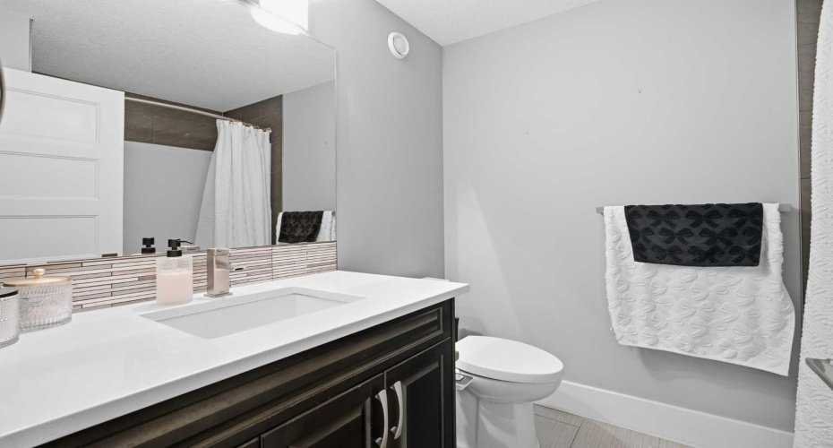 201 Stonemere Bay, Chestermere, Alberta T1X 0S1, 4 Bedrooms Bedrooms, ,4 BathroomsBathrooms,Residential,For Sale,Stonemere,A2325739
