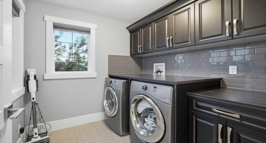 201 Stonemere Bay, Chestermere, Alberta T1X 0S1, 4 Bedrooms Bedrooms, ,4 BathroomsBathrooms,Residential,For Sale,Stonemere,A2325739