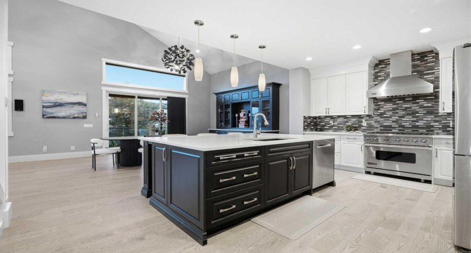 201 Stonemere Bay, Chestermere, Alberta T1X 0S1, 4 Bedrooms Bedrooms, ,4 BathroomsBathrooms,Residential,For Sale,Stonemere,A2325739