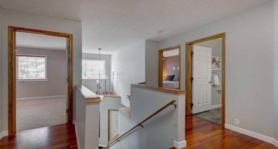 Upper Level additional window, allows for more natural light to stream in~