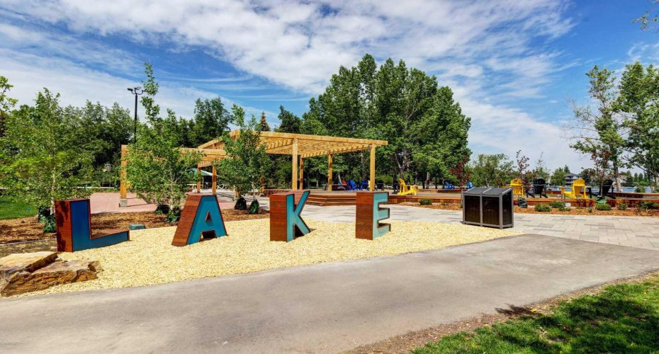 Mckenzie Lake Privileges will be enjoyed year round~
