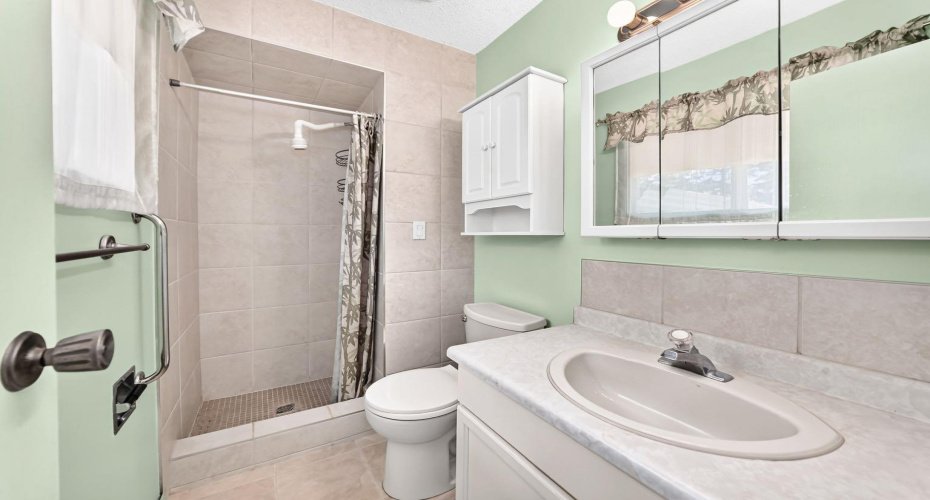 5227 37 Street, Innisfail, Alberta T4G 1E4, 5 Bedroom Bedrooms, 0 ,3 BathroomBathrooms,Residential,For Sale,37,0,A2326040