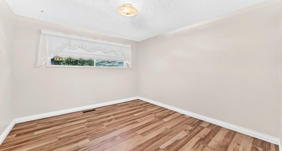 5227 37 Street, Innisfail, Alberta T4G 1E4, 5 Bedroom Bedrooms, 0 ,3 BathroomBathrooms,Residential,For Sale,37,0,A2326040