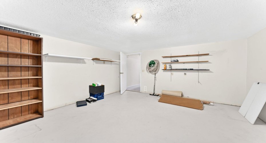 5227 37 Street, Innisfail, Alberta T4G 1E4, 5 Bedroom Bedrooms, 0 ,3 BathroomBathrooms,Residential,For Sale,37,0,A2326040