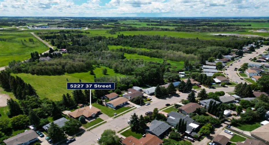 5227 37 Street, Innisfail, Alberta T4G 1E4, 5 Bedroom Bedrooms, 0 ,3 BathroomBathrooms,Residential,For Sale,37,0,A2326040