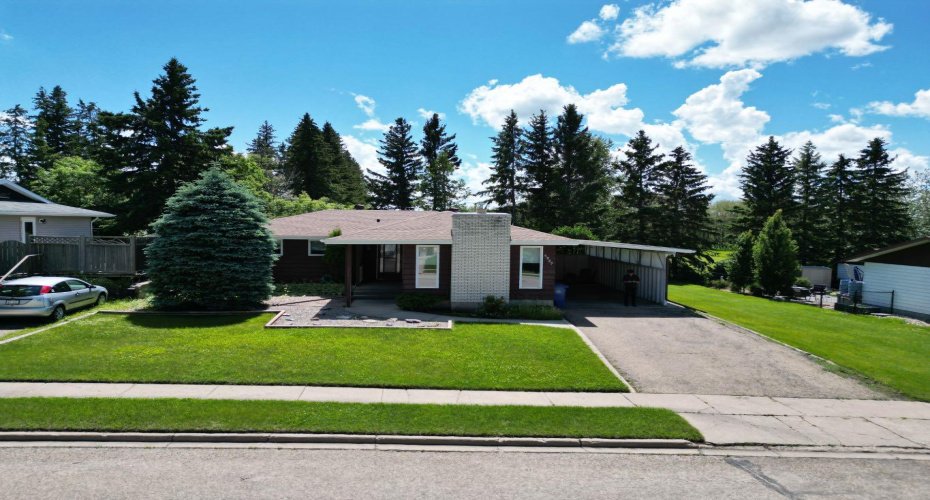 5227 37 Street, Innisfail, Alberta T4G 1E4, 5 Bedroom Bedrooms, 0 ,3 BathroomBathrooms,Residential,For Sale,37,0,A2326040