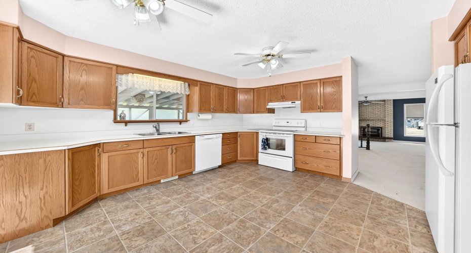 5227 37 Street, Innisfail, Alberta T4G 1E4, 5 Bedroom Bedrooms, 0 ,3 BathroomBathrooms,Residential,For Sale,37,0,A2326040