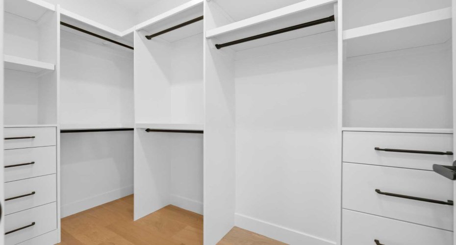 BED 2 CLOSET