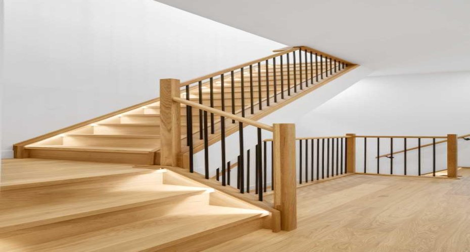 STAIRS TO LOFT