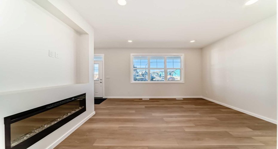 PLEASE NOTE: Photos are of a DIFFERENT Spec Home of the same model – fit and finish may differ. Interior selections and floorplans shown in photos.