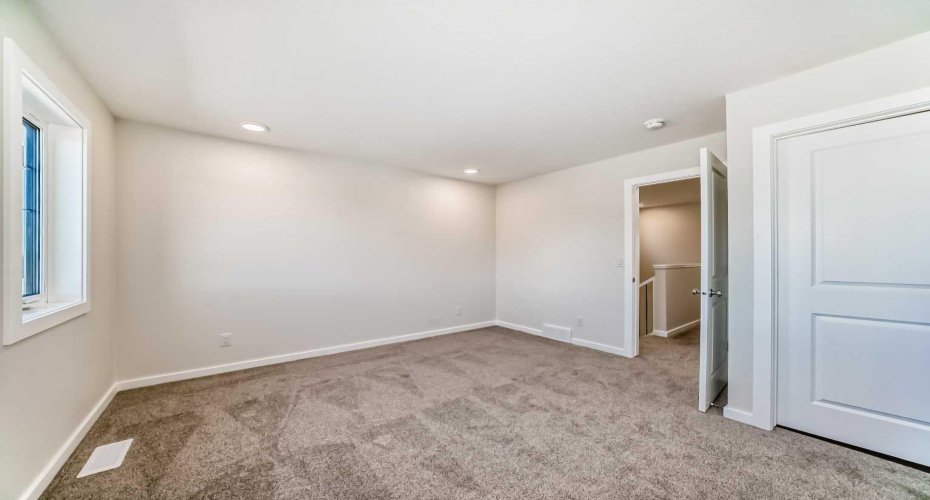 PLEASE NOTE: Photos are of a DIFFERENT Spec Home of the same model – fit and finish may differ. Interior selections and floorplans shown in photos.