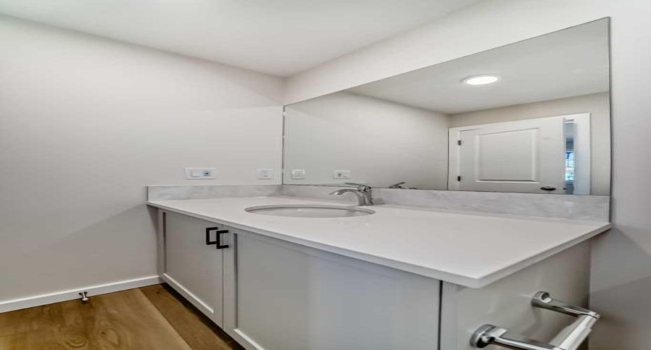 PLEASE NOTE: Photos are of a DIFFERENT Spec Home of the same model – fit and finish may differ. Interior selections and floorplans shown in photos.