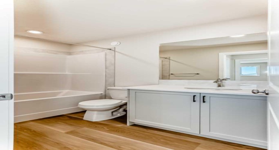PLEASE NOTE: Photos are of a DIFFERENT Spec Home of the same model – fit and finish may differ. Interior selections and floorplans shown in photos.
