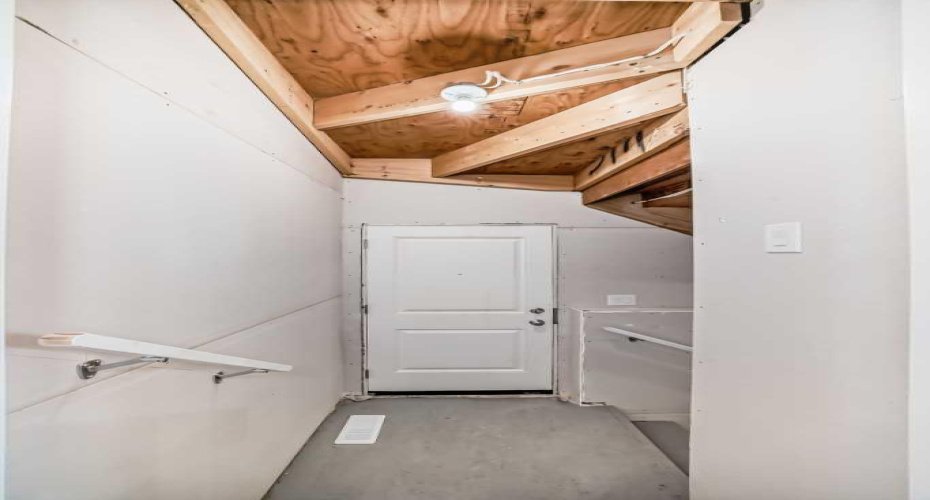 PLEASE NOTE: Photos are of a DIFFERENT Spec Home of the same model – fit and finish may differ. Interior selections and floorplans shown in photos.