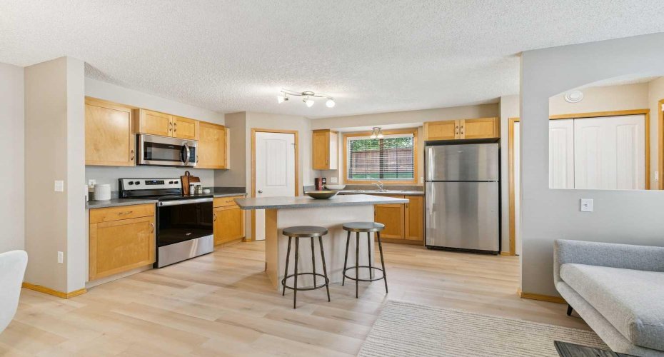 7 Everridge Square, Calgary, Alberta T2Y5J5, 1 Bedroom Bedrooms, 0 ,1 BathroomBathrooms,Residential,For Sale,Everridge,0,A2326364