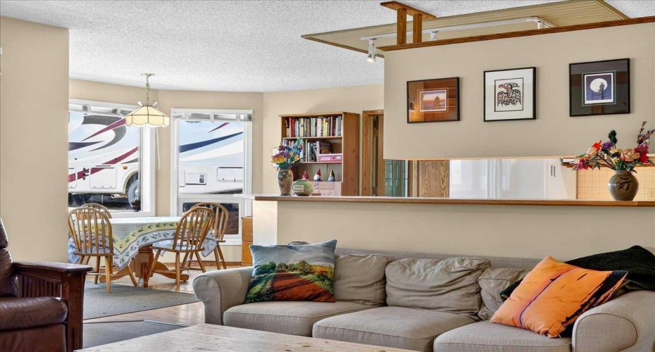 14 Hawkdale Gate, Calgary, Alberta T3G 2W6, 4 Bedroom Bedrooms, 0 ,4 BathroomBathrooms,Residential,For Sale,Hawkdale,0,A2326490