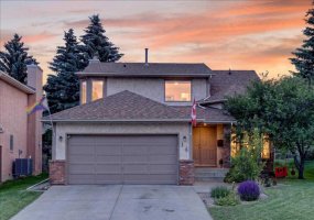 14 Hawkdale Gate, Calgary, Alberta T3G 2W6, 4 Bedroom Bedrooms, 0 ,4 BathroomBathrooms,Residential,For Sale,Hawkdale,0,A2326490