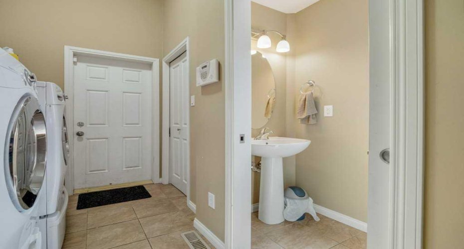 17 Coalbanks Link, Lethbridge, Alberta T1J 4H6, 4 Bedroom Bedrooms, 0 ,4 BathroomBathrooms,Residential,For Sale,Coalbanks,0,A2326571