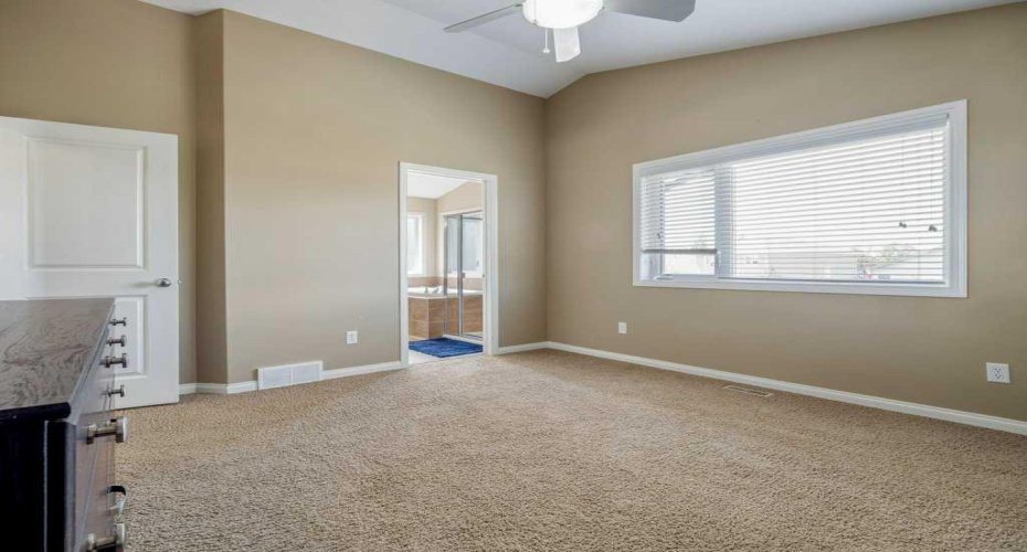 17 Coalbanks Link, Lethbridge, Alberta T1J 4H6, 4 Bedroom Bedrooms, 0 ,4 BathroomBathrooms,Residential,For Sale,Coalbanks,0,A2326571