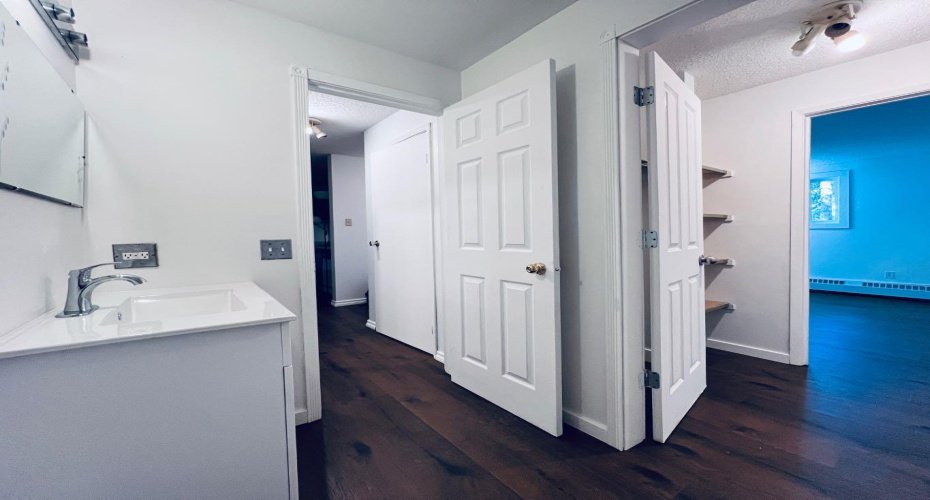 550 Westwood Drive, Calgary, Alberta T3E 3V6, 2 Bedroom Bedrooms, 0 ,1 BathroomBathrooms,Residential,For Sale,Westwood,0,A2327319