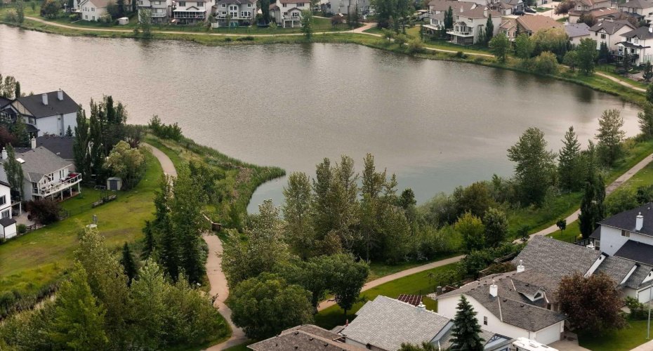 Aerial view of Trennen Park & Pond.