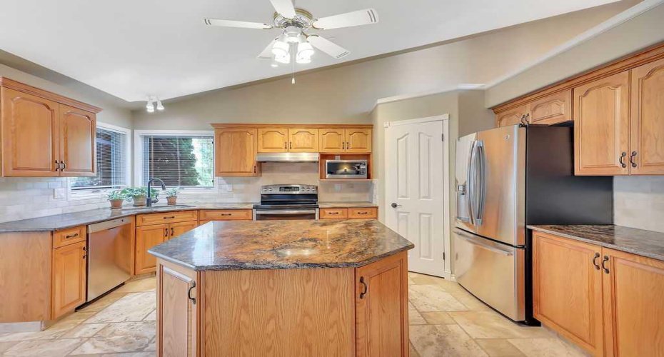 6406 55 Avenue, Ponoka, Alberta T4J 1S2, 5 Bedroom Bedrooms, 0 ,3 BathroomBathrooms,Residential,For Sale,55,0,A2327371