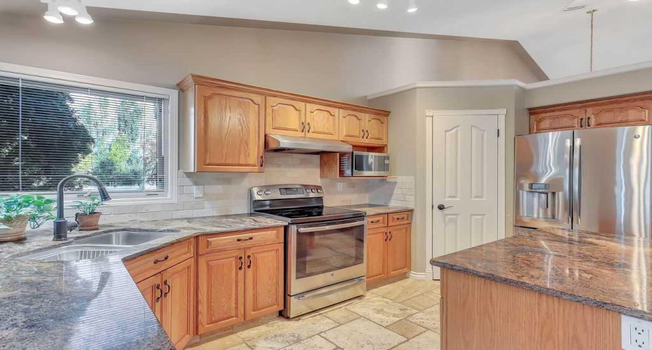 6406 55 Avenue, Ponoka, Alberta T4J 1S2, 5 Bedroom Bedrooms, 0 ,3 BathroomBathrooms,Residential,For Sale,55,0,A2327371