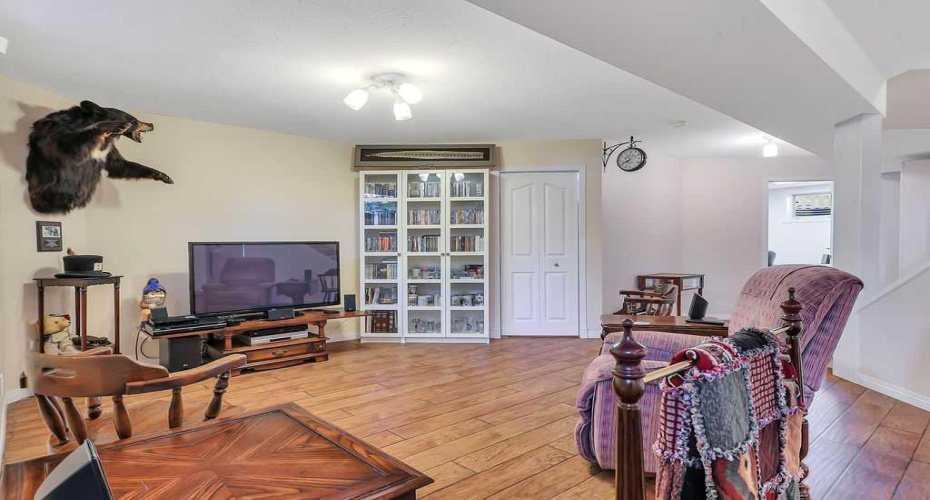 6406 55 Avenue, Ponoka, Alberta T4J 1S2, 5 Bedroom Bedrooms, 0 ,3 BathroomBathrooms,Residential,For Sale,55,0,A2327371