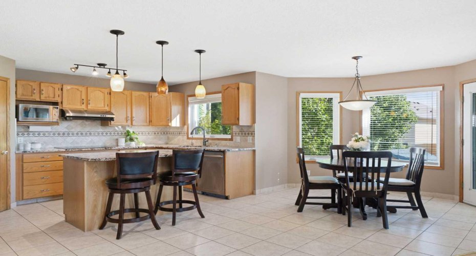 12 Edgeridge Green, Calgary, Alberta T3A 6A9, 5 Bedroom Bedrooms, 0 ,4 BathroomBathrooms,Residential,For Sale,Edgeridge,0,A2327402